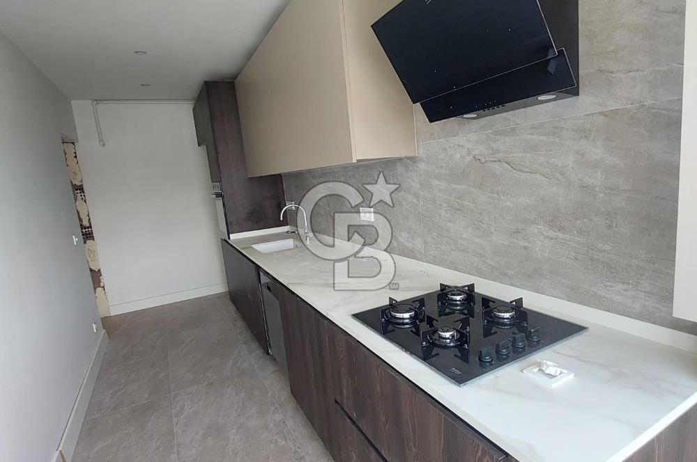ÜSKÜDAR ÇİÇEKÇİ'DE İÇİ TAMAMEN SIFIRLANMIŞ,MANZARALI 2+1
