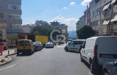 ÜSKÜDAR ÇİÇEKÇİ'DE İÇİ TAMAMEN SIFIRLANMIŞ,MANZARALI 2+1