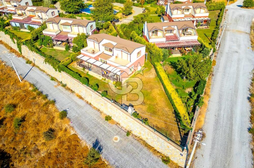SEFERİHİSAR AKARCA SATILIK DENİZ MANZARALI 4+1 VİLLA