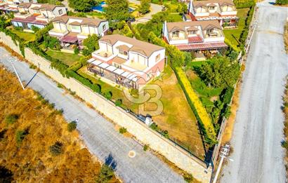 SEFERİHİSAR AKARCA SATILIK DENİZ MANZARALI 4+1 VİLLA
