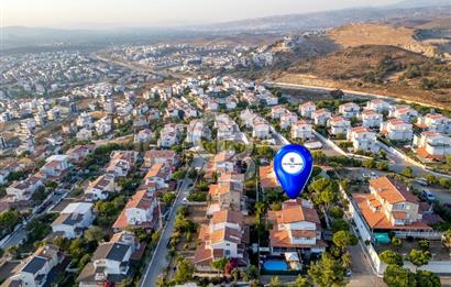 AKARCA YENİSU EVLERİ PANORAMİK DENİZ MANZARALI SATILIK 3+1 VİLLA