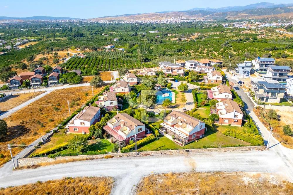 SEFERİHİSAR AKARCA SATILIK DENİZ MANZARALI 4+1 VİLLA