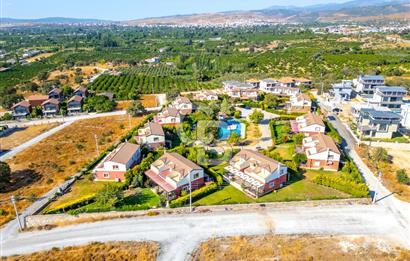 SEFERİHİSAR AKARCA SATILIK DENİZ MANZARALI 4+1 VİLLA