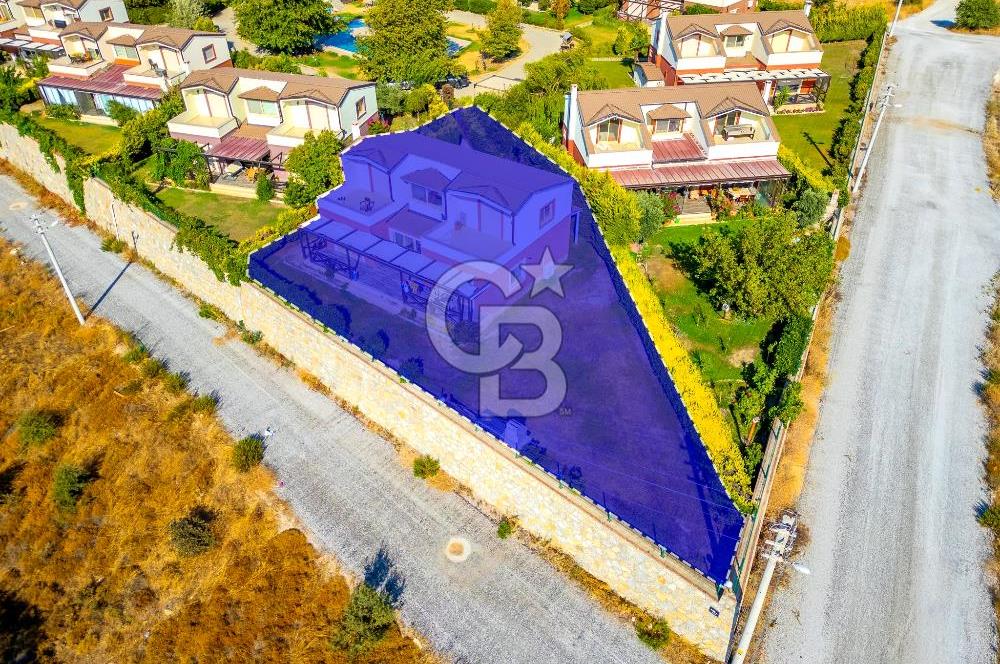 SEFERİHİSAR AKARCA SATILIK DENİZ MANZARALI 4+1 VİLLA