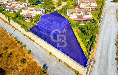 SEFERİHİSAR AKARCA SATILIK DENİZ MANZARALI 4+1 VİLLA