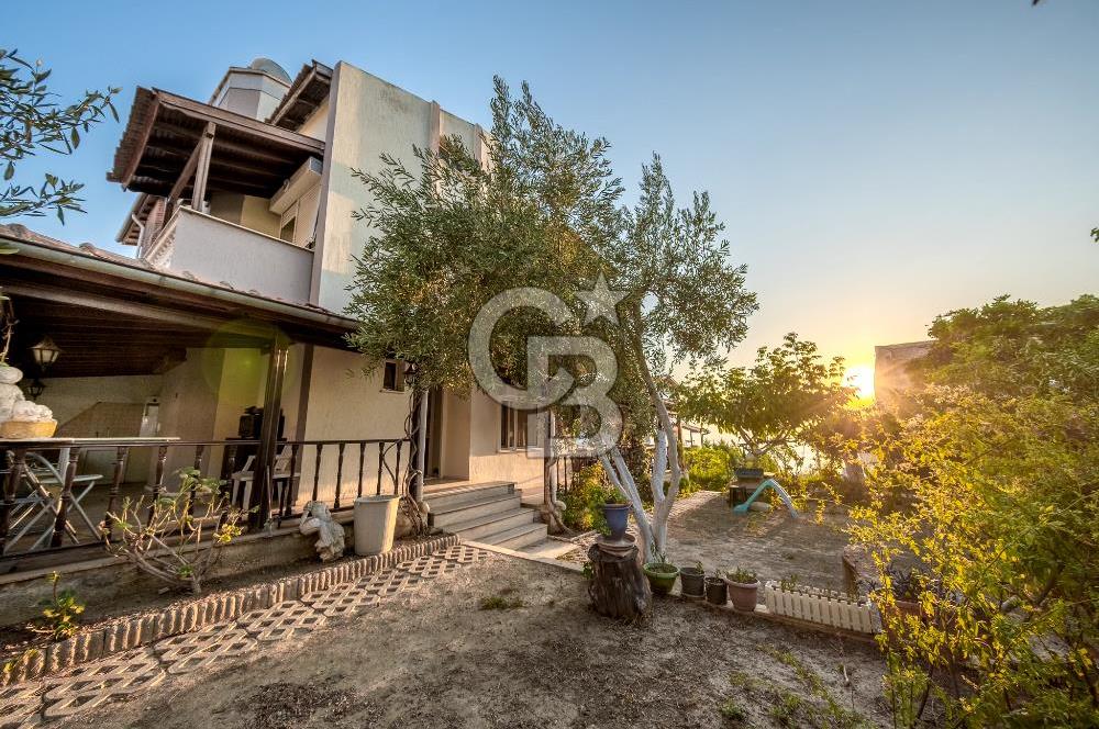 AKARCA YENİSU EVLERİ PANORAMİK DENİZ MANZARALI SATILIK 3+1 VİLLA