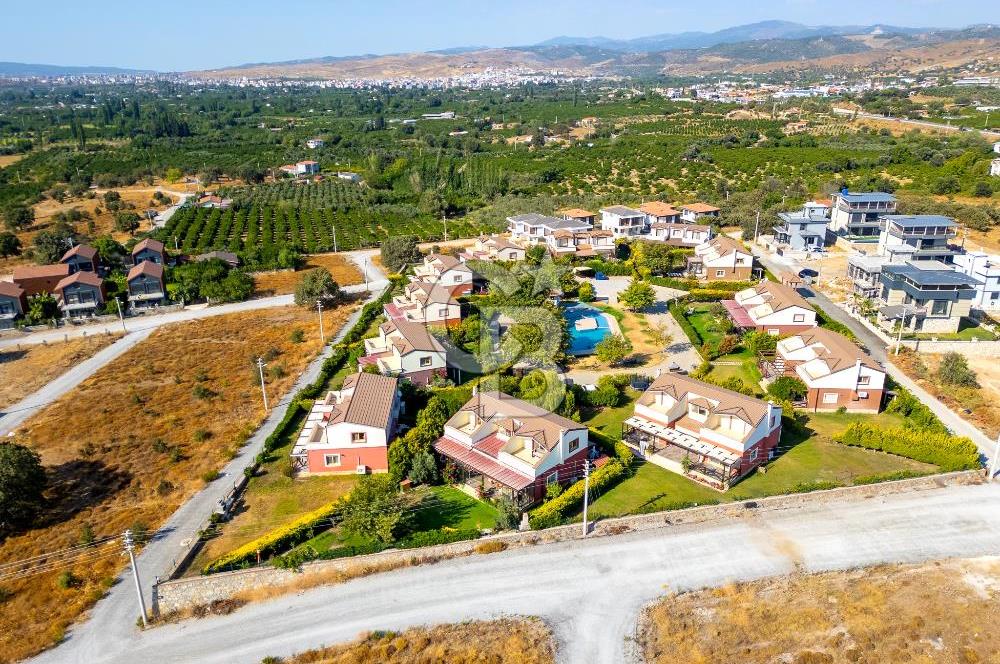SEFERİHİSAR AKARCA SATILIK DENİZ MANZARALI 4+1 VİLLA