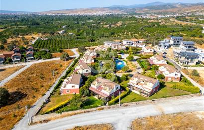 SEFERİHİSAR AKARCA SATILIK DENİZ MANZARALI 4+1 VİLLA