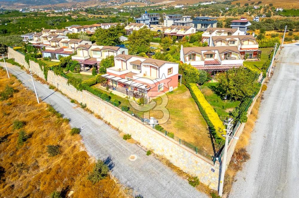 SEFERİHİSAR AKARCA SATILIK DENİZ MANZARALI 4+1 VİLLA