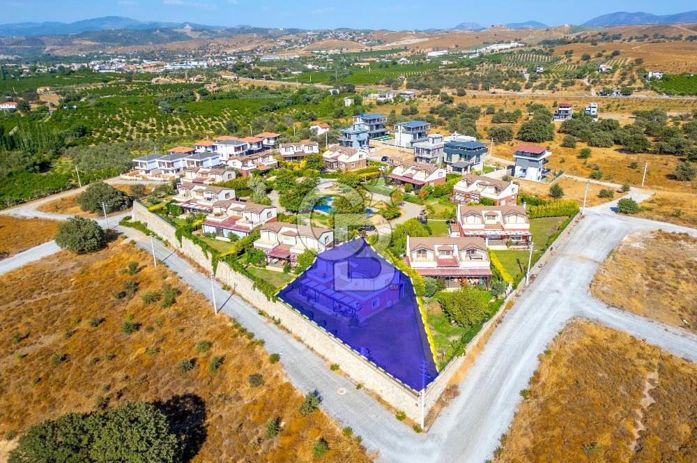 SEFERİHİSAR AKARCA SATILIK DENİZ MANZARALI 4+1 VİLLA