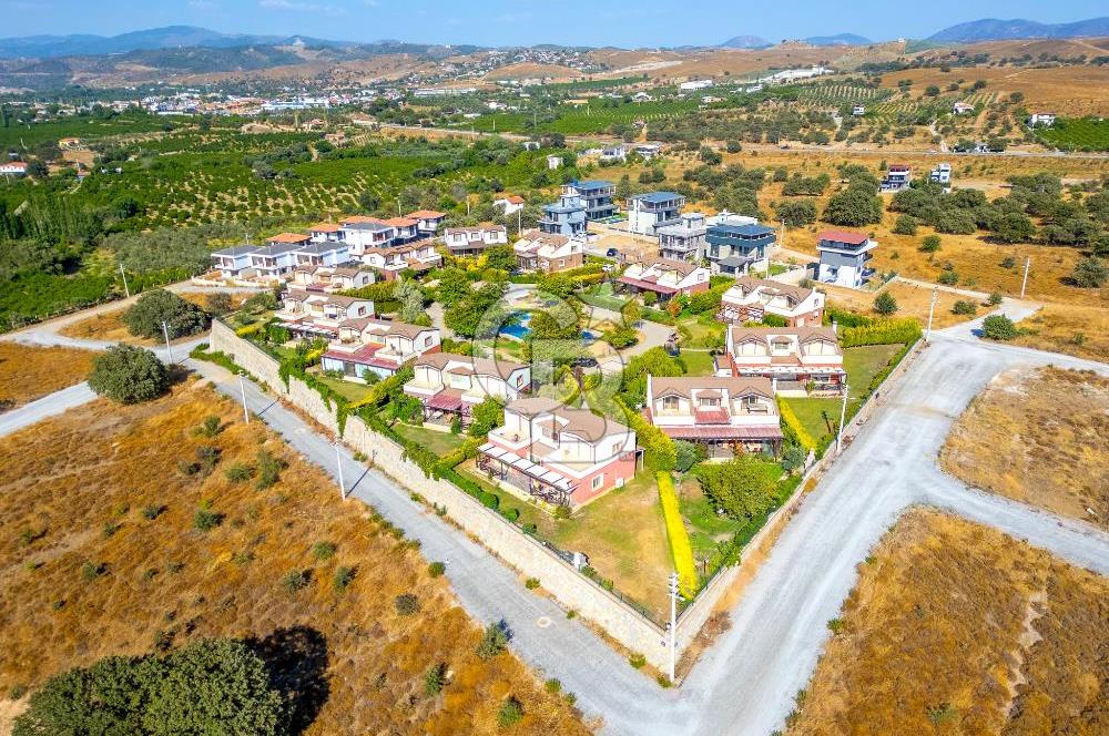 SEFERİHİSAR AKARCA SATILIK DENİZ MANZARALI 4+1 VİLLA