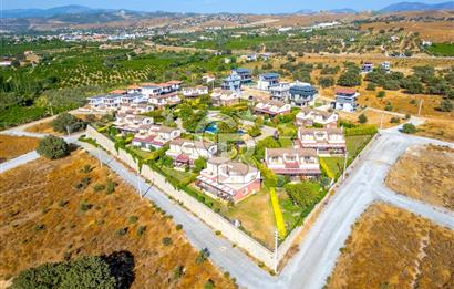 SEFERİHİSAR AKARCA SATILIK DENİZ MANZARALI 4+1 VİLLA
