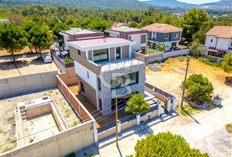 URLA KALABAK MAH. SATILIK 3+1 TRİPLEKS VİLLA