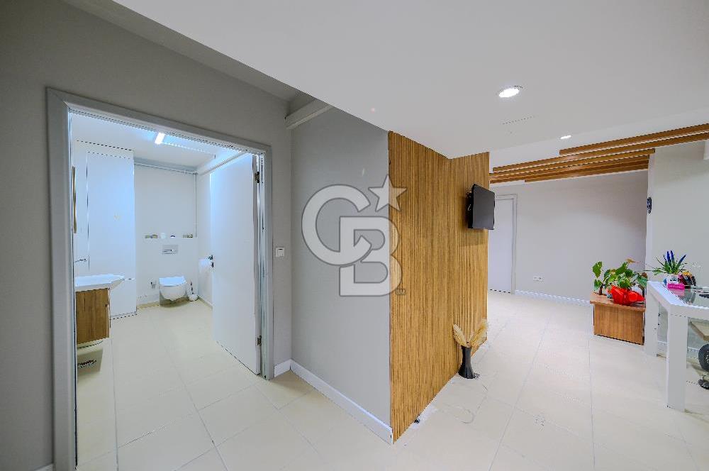 İSTANBUL ATAŞEHİR'DE 1.200 M2 KİRALIK PLAZA