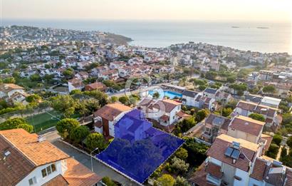 AKARCA YENİSU EVLERİ PANORAMİK DENİZ MANZARALI SATILIK 3+1 VİLLA