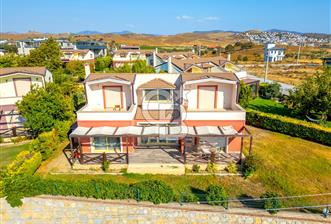 SEFERİHİSAR AKARCA SATILIK DENİZ MANZARALI 4+1 VİLLA