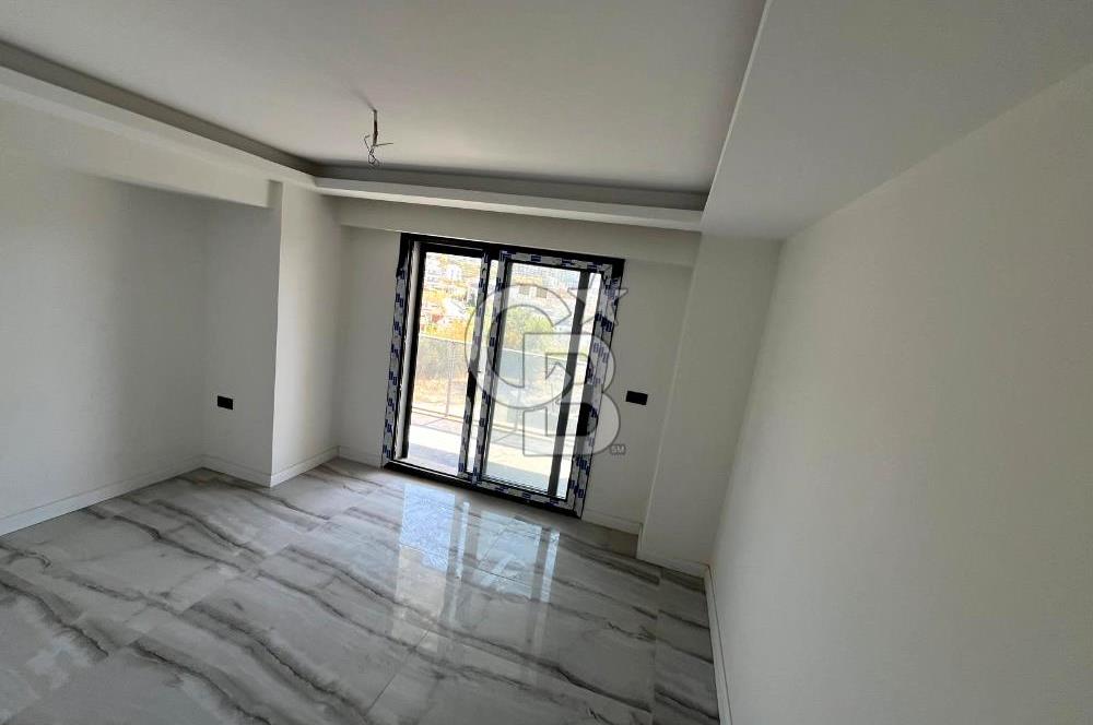 JASSE'DEN KUŞADASIN'DA TRİPLEX HAVUZLU BAHÇELİ