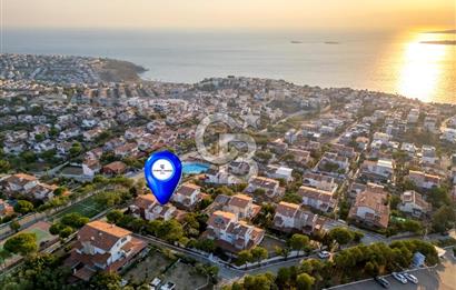 AKARCA YENİSU EVLERİ PANORAMİK DENİZ MANZARALI SATILIK 3+1 VİLLA