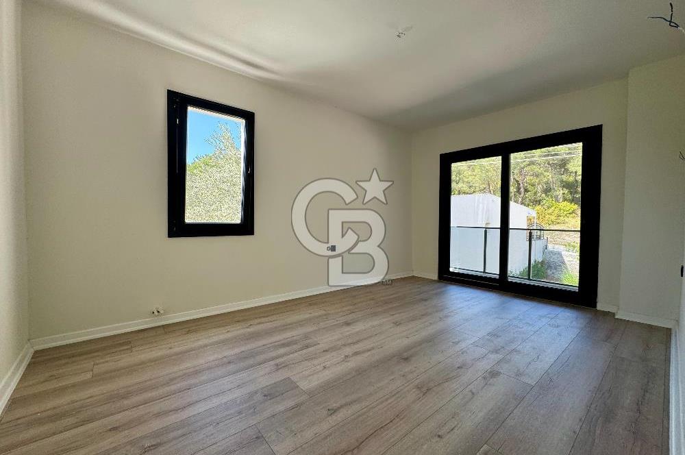 Yakaköy Profesörler Sitesi Yakını Satılık 5+2 Villa 
