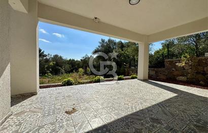 Yakaköy Profesörler Sitesi Yakını Satılık 5+2 Villa 