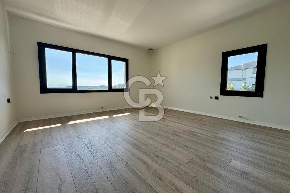 Yakaköy Profesörler Sitesi Yakını Satılık 5+2 Villa 