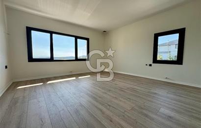 Yakaköy Profesörler Sitesi Yakını Satılık 5+2 Villa 