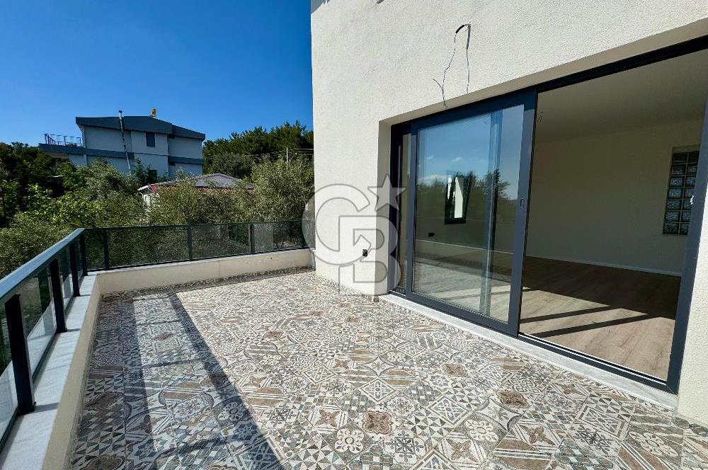 Yakaköy Profesörler Sitesi Yakını Satılık 5+2 Villa 