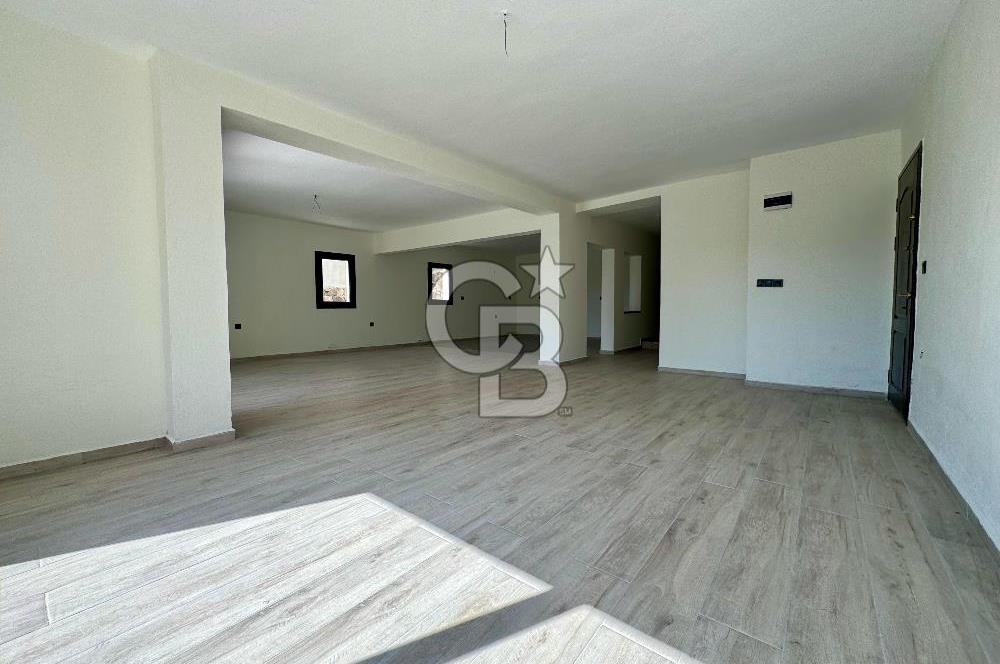 Yakaköy Profesörler Sitesi Yakını Satılık 5+2 Villa 