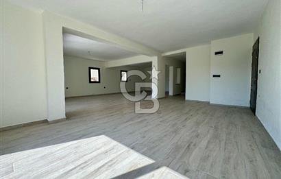 Yakaköy Profesörler Sitesi Yakını Satılık 5+2 Villa 