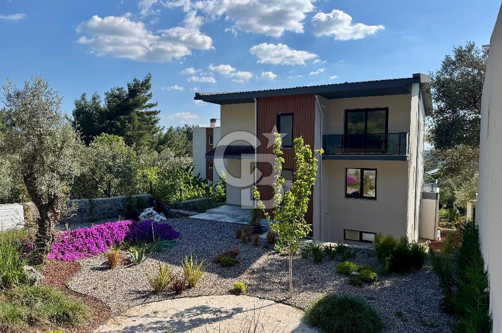 Yakaköy Profesörler Sitesi Yakını Satılık 5+2 Villa 