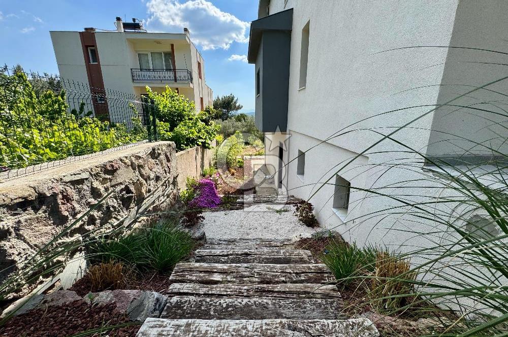 Yakaköy Profesörler Sitesi Yakını Satılık 5+2 Villa 