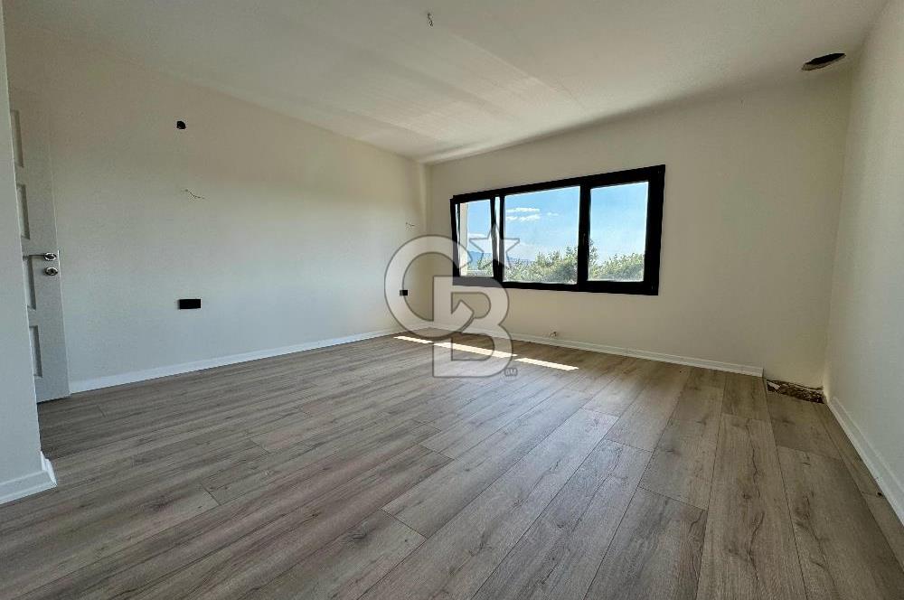 Yakaköy Profesörler Sitesi Yakını Satılık 5+2 Villa 