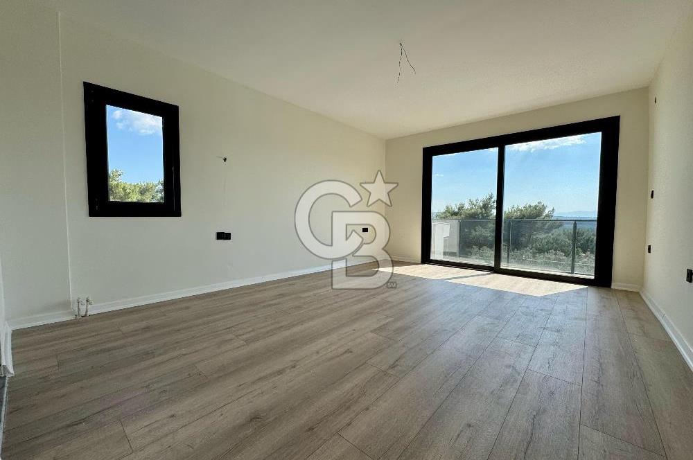 Yakaköy Profesörler Sitesi Yakını Satılık 5+2 Villa 
