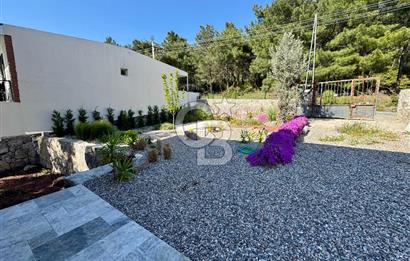 Yakaköy Profesörler Sitesi Yakını Satılık 5+2 Villa 