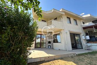 SİLİVRİ SANCAKTEPE MH. AKÇAKÖY TATİL SİTESİNDE FULL DENİZ MANZARALI , ÖZEL BAHÇELİ 3+1 VİLLA