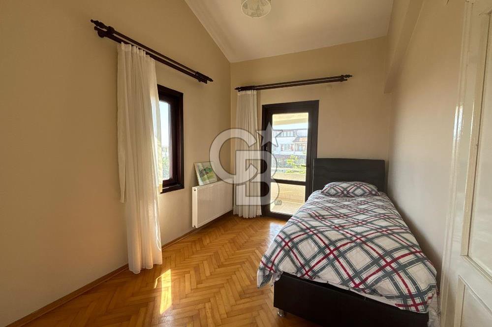 SİLİVRİ SANCAKTEPE MH. AKÇAKÖY TATİL SİTESİNDE FULL DENİZ MANZARALI , ÖZEL BAHÇELİ 3+1 VİLLA