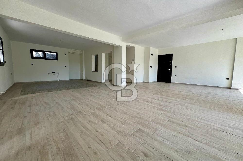 Yakaköy Profesörler Sitesi Yakını Satılık 5+2 Villa 