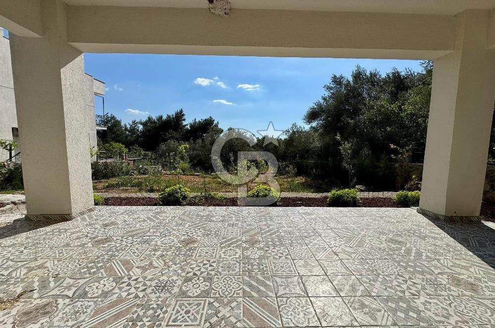 Yakaköy Profesörler Sitesi Yakını Satılık 5+2 Villa 