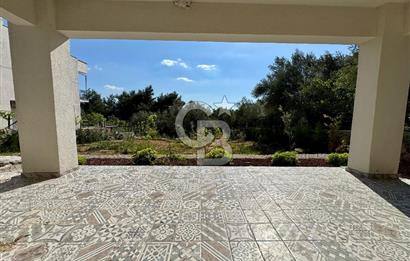 Yakaköy Profesörler Sitesi Yakını Satılık 5+2 Villa 