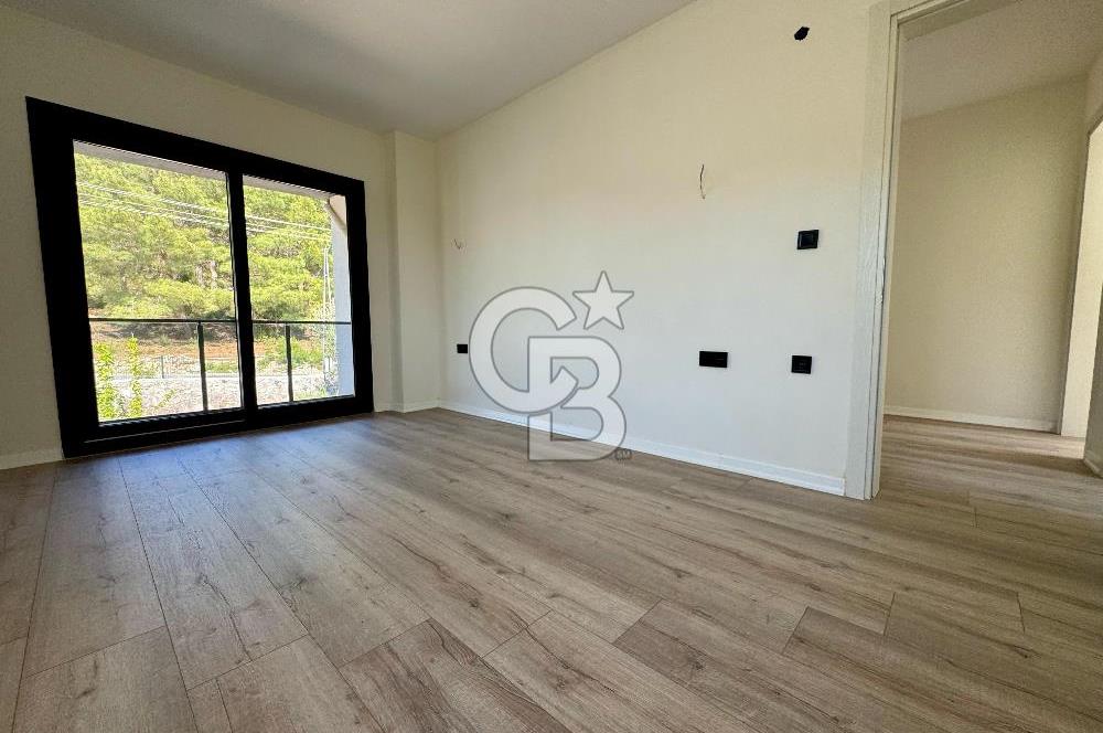 Yakaköy Profesörler Sitesi Yakını Satılık 5+2 Villa 