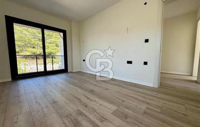 Yakaköy Profesörler Sitesi Yakını Satılık 5+2 Villa 