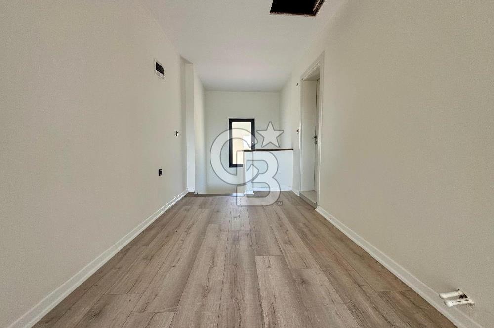 Yakaköy Profesörler Sitesi Yakını Satılık 5+2 Villa 
