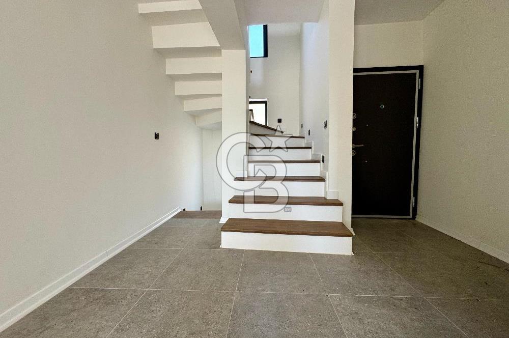 Yakaköy Profesörler Sitesi Yakını Satılık 5+2 Villa 