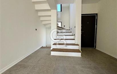 Yakaköy Profesörler Sitesi Yakını Satılık 5+2 Villa 