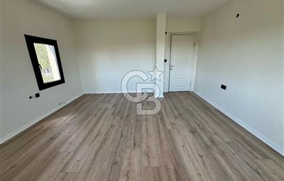 Yakaköy Profesörler Sitesi Yakını Satılık 5+2 Villa 