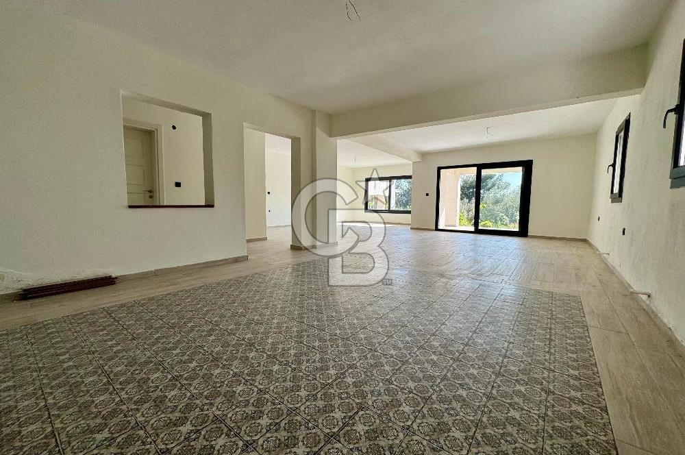 Yakaköy Profesörler Sitesi Yakını Satılık 5+2 Villa 