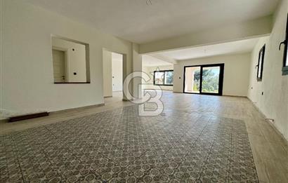 Yakaköy Profesörler Sitesi Yakını Satılık 5+2 Villa 