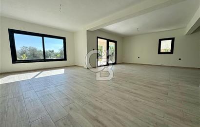 Yakaköy Profesörler Sitesi Yakını Satılık 5+2 Villa 