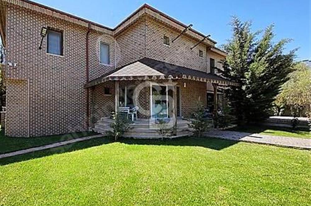 İNCEK-YILDIRIM AKBULUT MEVKİİ-1.124 m2 ARSA İÇİNDE-450 m2 VİLLA