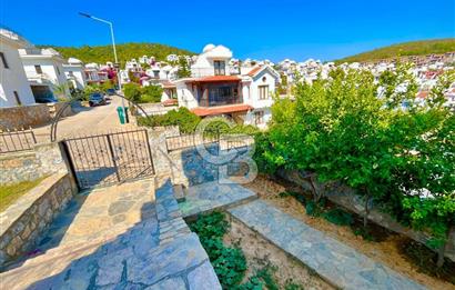 KIYIKIŞLACIK’TA SİTE İÇERİSİNDE GENİŞ BAHÇELİ 3+1 MÜSTAKİL VİLLA